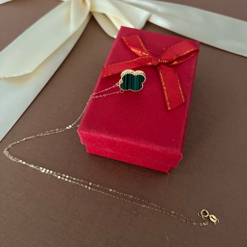 Elegant Gold and Green Clover Necklace